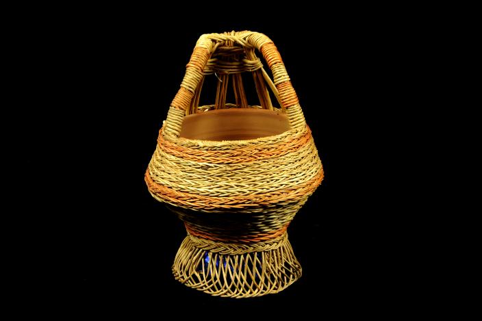 Frontal view of the Kashmiri Kangri basket.